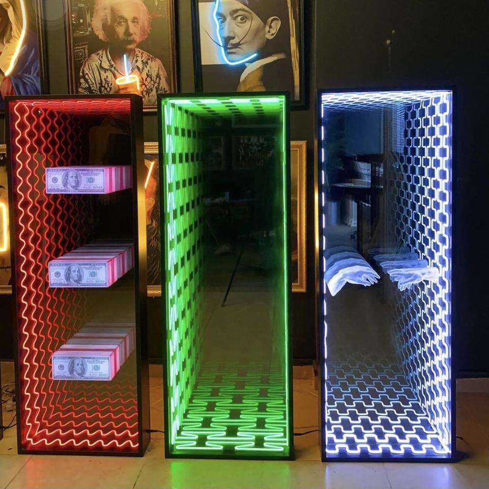 Rectangle shaped infinity mirror