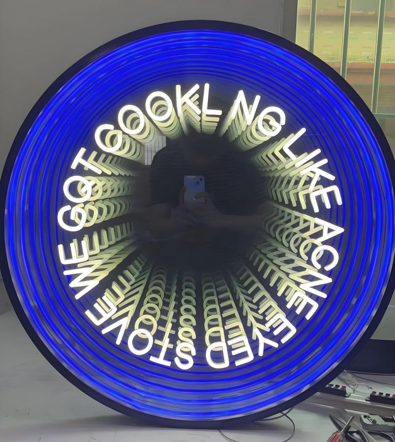 Text surrounds the shop sign, layered mirror abyss mirror decorative lights.